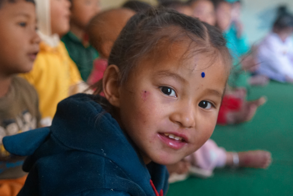 Photo-principale_Fillette-ecole-Nepal_PEED